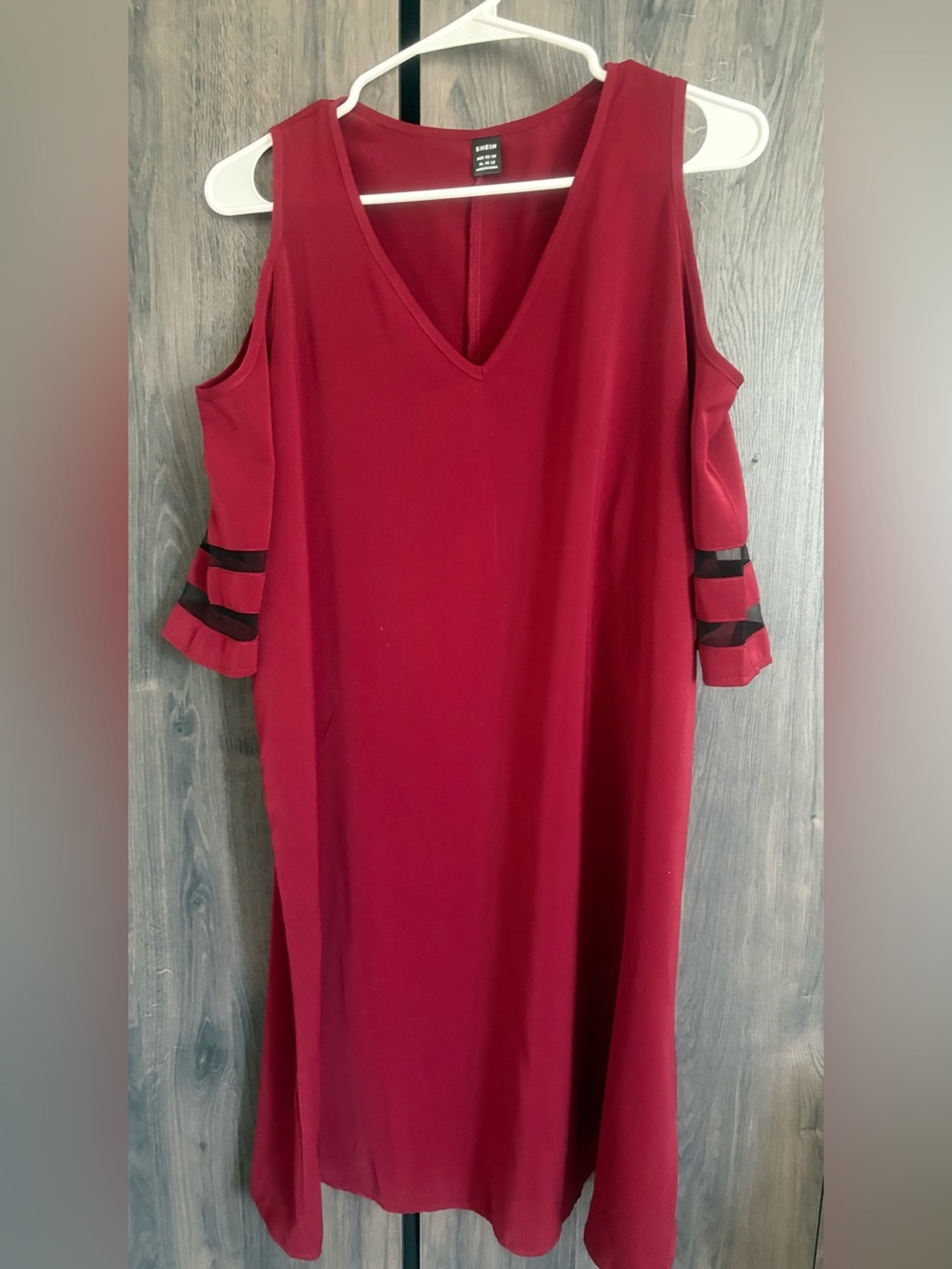 SHEIN Burgundy Cold-Shoulder V-Neck Midi Dress